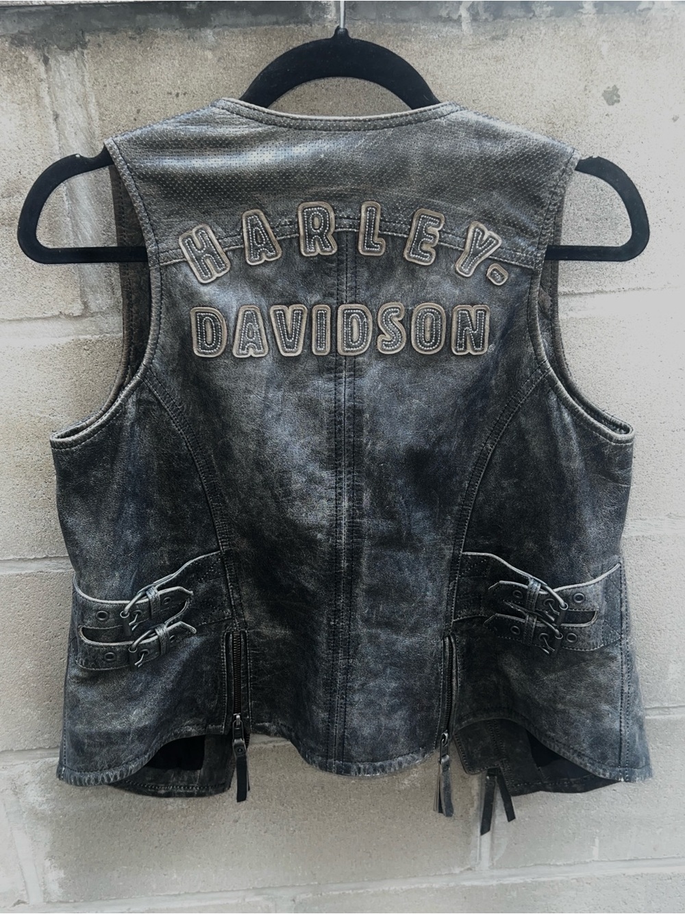 Harley Davidson Black Leather Biker Vest with Club-Style Fit.